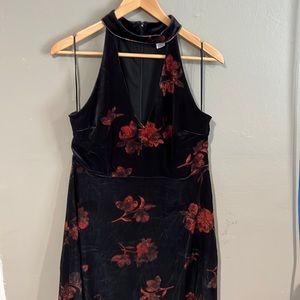 Venus choker, velvet black dress with zip up back